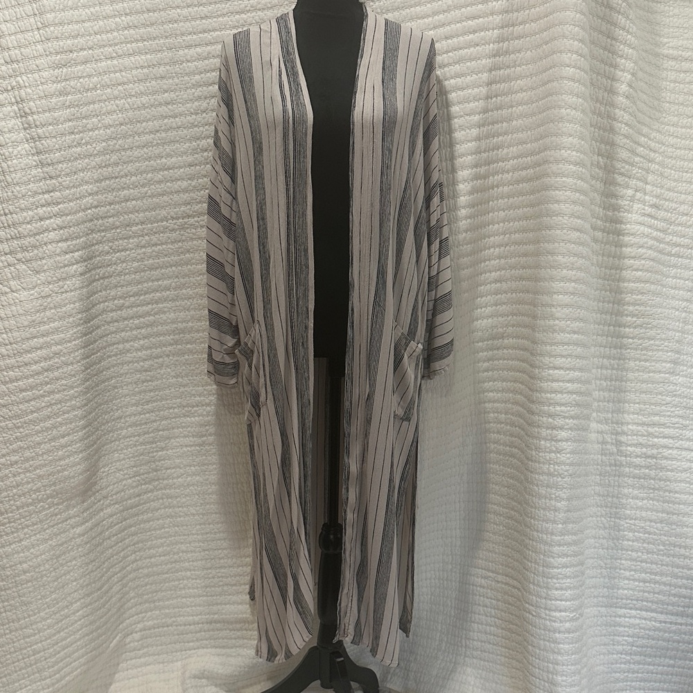 Carly Jean Los Angeles Two Tone Striped Open Front Side Slit Kimono With Pockets